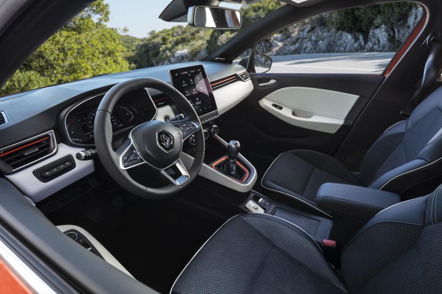 Интерьер Renault Clio 2019 года  (WW) (фото 21 из 48)